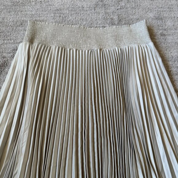 Elie Tahari Pleated Satin Midi Skirt NWT - Picture 3 of 7
